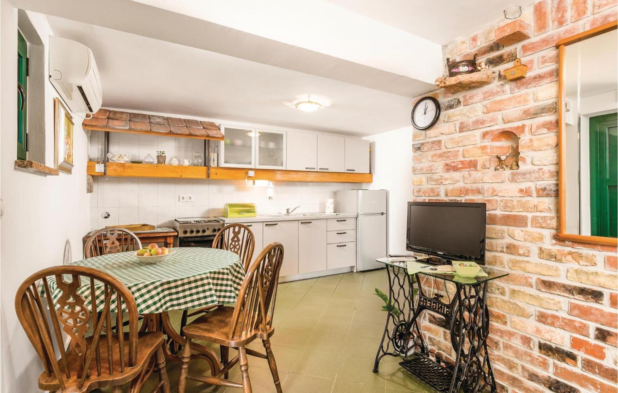 1 Bedroom Gorgeous Apartment In 로브란 외부 사진